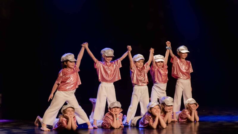 Le groupe Hopa lors de notre spectacle de fin de session Boîtes à souvenirs présenté à la salle Alphonse Desjardins.